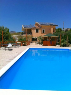 5 bedrooms villa with private pool furnished garden and wifi at Bompensiere